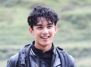 娱乐吃瓜君迪丽热巴吴磊,甜蜜互动引粉丝热议