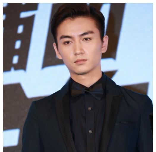 娱乐陈晓吃瓜图片高清,太可爱了！